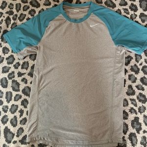 Nike dry fit shirt men’s small